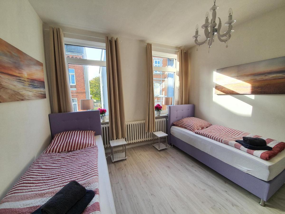 Husum Zentrum Bis 7 Personen. ภายนอก รูปภาพ